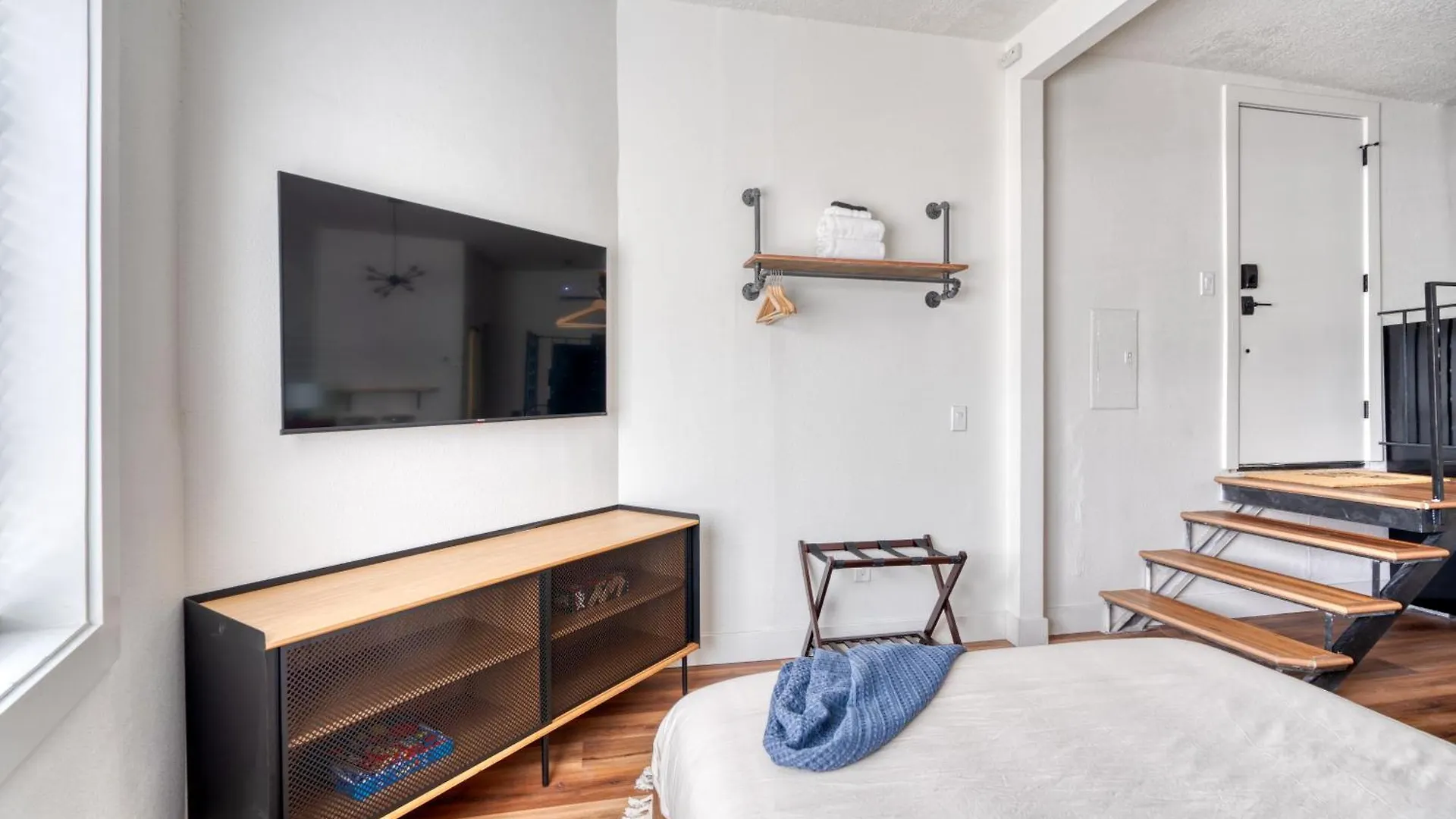 Stay Portland - Bright Brooklyn Studio Apartment
